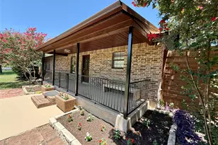 304 Oak Dr, Argyle, TX 76226 - Photo 1