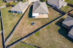 11204 Beechgrove Ct, Fort Worth, TX 76140 - Photo 3