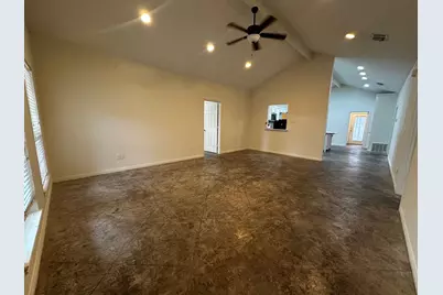 912 Oakwood Avenue, Waco, TX 76706 - Photo 1
