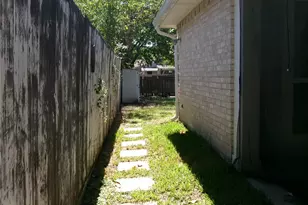 665 Stonewall Dr, Grand Prairie, TX 75052 - Photo 13