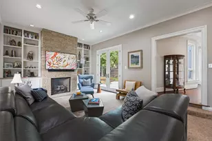 6703 Country Club Cir, Dallas, TX 75214 - Photo 11