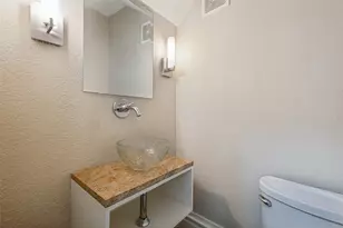 6703 Country Club Cir, Dallas, TX 75214 - Photo 21