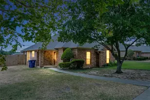 1609 W Jamestown Dr, Ennis, TX 75119 - Photo 1