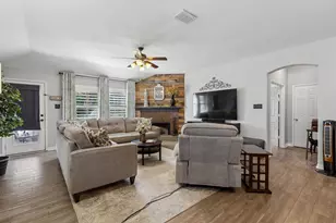 1118 Red Robin Dr, Aubrey, TX 76227 - Photo 7