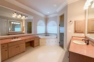 1119 Mallard Pointe Dr, Grand Prairie, TX 75104 - Photo 11