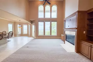 1119 Mallard Pointe Dr, Grand Prairie, TX 75104 - Photo 3