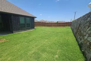 525 Hillcrest Cir, Justin, TX 76247 - Photo 17