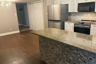 306 Timberleaf Dr, Grand Prairie, TX 75052 - Photo 5