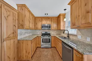 521 E Glendale St, Crowley, TX 76036 - Photo 9