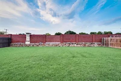 2424 Canyon Springs Drive, Grand Prairie, TX 75052 - Photo 3