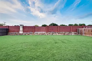 2424 Canyon Springs Dr, Grand Prairie, TX 75052 - Photo 3