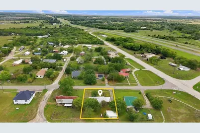 712 N Allyn Avenue E, Mount Calm, TX 76673 - Photo 3