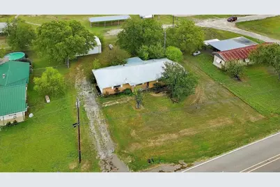 712 N Allyn Avenue E, Mount Calm, TX 76673 - Photo 9