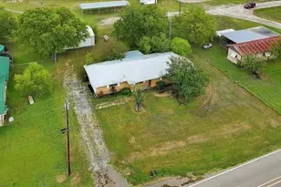 712 N Allyn Ave E, Mount Calm, TX 76673 - Photo 9