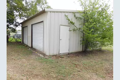 712 N Allyn Avenue E, Mount Calm, TX 76673 - Photo 23