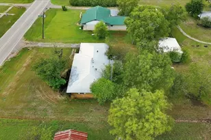 712 N Allyn Ave E, Mount Calm, TX 76673 - Photo 7
