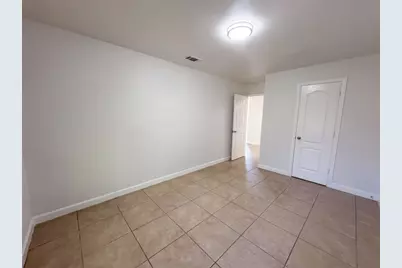 1322 E Waco Avenue, Dallas, TX 75216 - Photo 13