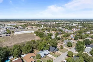 1729 W Doyle St, Granbury, TX 76048 - Photo 37