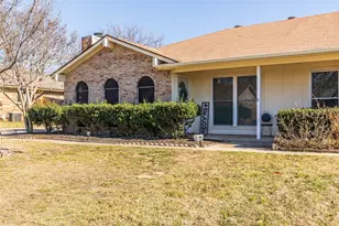2918 Clover Ln, Euless, TX 76039 - Photo 3