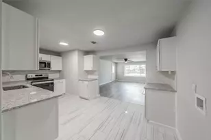 5569 Burton Ave, Fort Worth, TX 76119 - Photo 9