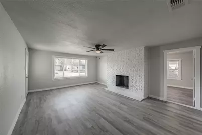 5569 Burton Avenue, Fort Worth, TX 76119 - Photo 7