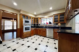 812 Newport Rd, Fort Worth, TX 76120 - Photo 7