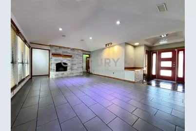 812 Newport Road, Fort Worth, TX 76120 - Photo 3