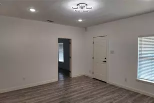 215 S Walker St, Mesquite, TX 75149 - Photo 5