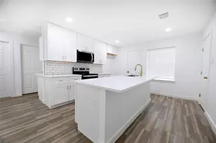 506 Lindsey St, Bowie, TX 76230 - Photo 13