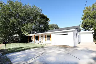 506 Lindsey St, Bowie, TX 76230 - Photo 29