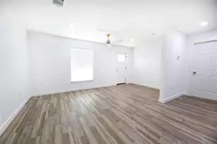 506 Lindsey St, Bowie, TX 76230 - Photo 9