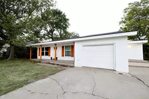 506 Lindsey St, Bowie, TX 76230 - Photo 7