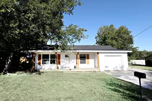 506 Lindsey St, Bowie, TX 76230 - Photo 3