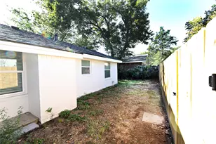 506 Lindsey St, Bowie, TX 76230 - Photo 33