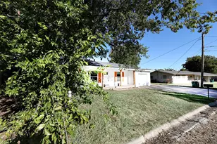 506 Lindsey St, Bowie, TX 76230 - Photo 31