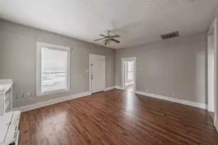 212 N Ruddell St, Denton, TX 76205 - Photo 5