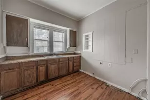 212 N Ruddell St, Denton, TX 76205 - Photo 11