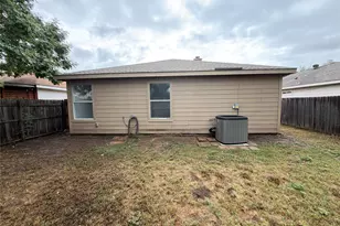 1033 Olivewood Ln, Fort Worth, TX 76140 - Photo 5