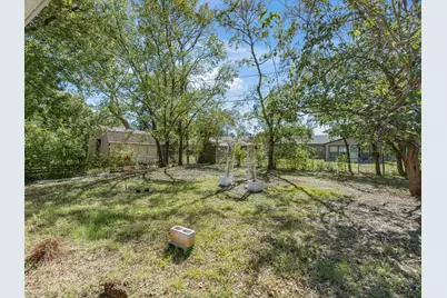 433 W Dorris Drive, Grand Prairie, TX 75051 - Photo 33