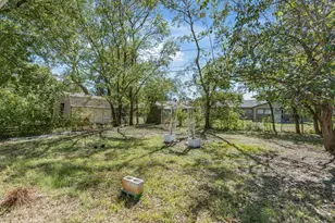 433 W Dorris Dr, Grand Prairie, TX 75051 - Photo 33