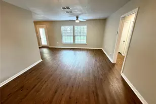 107 Greenview Dr, Stephenville, TX 76401 - Photo 3