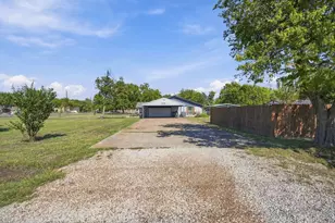 1309 W Madison St, Ennis, TX 75119 - Photo 39