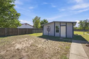 1309 W Madison St, Ennis, TX 75119 - Photo 33