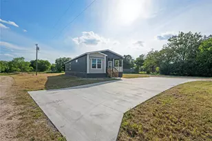 202 N 6th St, Mount Calm, TX 76673 - Photo 21