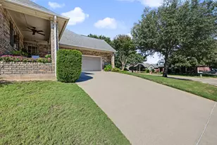 8955 Leslie Ct, Benbrook, TX 76126 - Photo 3