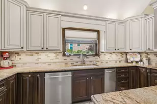 2104 Emerald Lake Dr, Arlington, TX 76013 - Photo 15