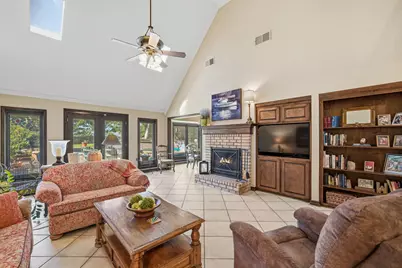 2104 Emerald Lake Drive, Arlington, TX 76013 - Photo 11
