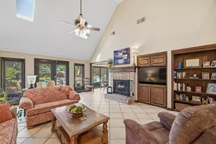 2104 Emerald Lake Dr, Arlington, TX 76013 - Photo 11