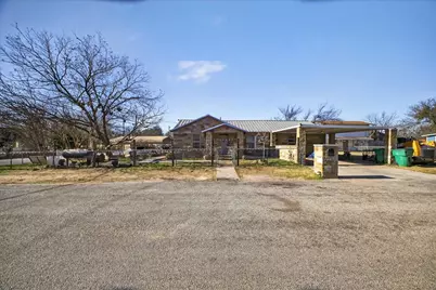 1310 N Estes Street, Stephenville, TX 76401 - Photo 3