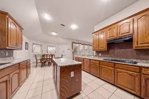 7043 Granville Ct, Dallas, TX 75249 - Photo 13